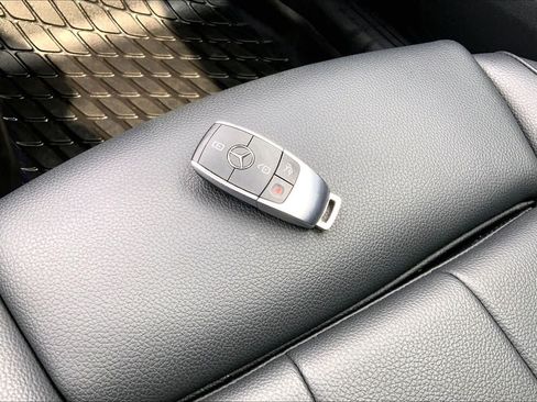 Certified 2021 Mercedes-Benz GLB 250 4MATIC image 15