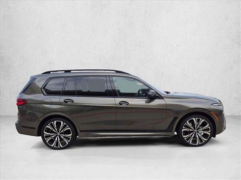 Used 2023 BMW X7 M60i AWD/4WD image 4