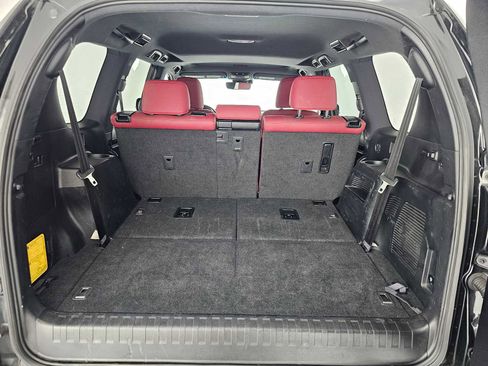 Used 2022 Lexus GX 460 Premium w/ Premium Package image 16