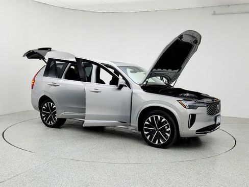 Certified 2025 Volvo XC90 B6 Plus image 10