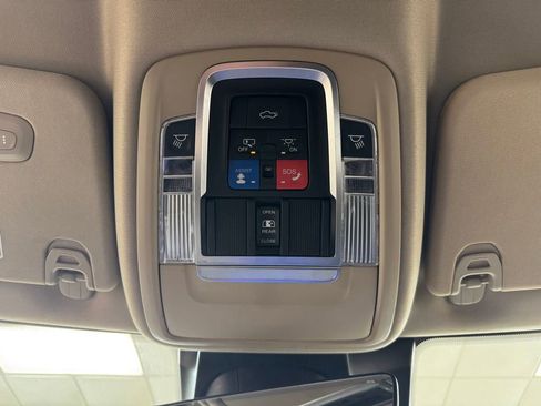 Used 2019 RAM 1500 Laramie AWD/4WD image 44