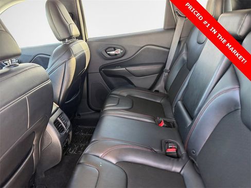 Used 2019 Jeep Cherokee Trailhawk image 24