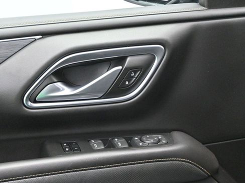 Used 2021 GMC Yukon XL SLT w/ SLT Premium Package image 14