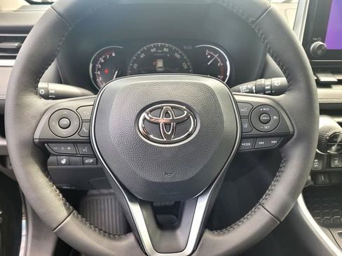 Certified 2025 Toyota RAV4 XLE w/ Convenience Package FWD image 34