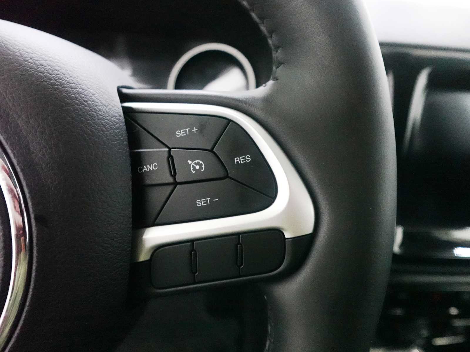 Used 2018 Jeep Compass Latitude w/ Popular Equipment Group AWD/4WD image 18