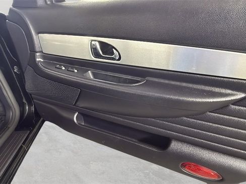 Used 2003 Ford Thunderbird image 30