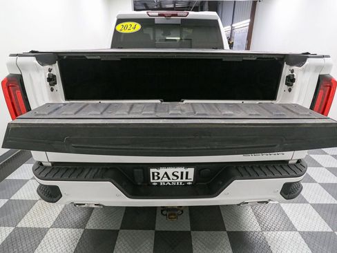 Used 2024 GMC Sierra 1500 Denali w/ Denali Reserve Package AWD/4WD image 11