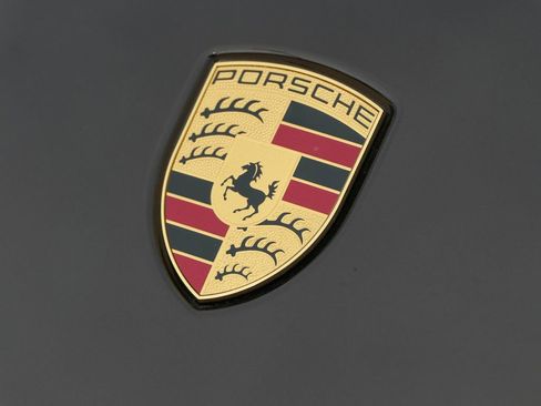 Used 2022 Porsche Cayenne Platinum Edition image 8