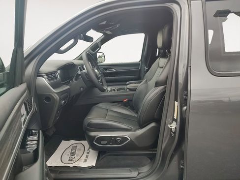Used 2024 Jeep Wagoneer Series II w/ Flexible Seating Group RWD image 9
