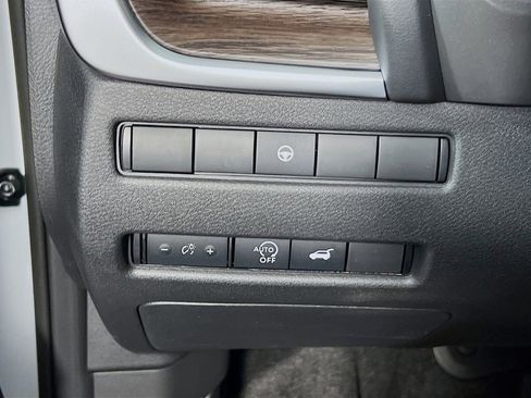 New 2026 Nissan Rogue Platinum AWD/4WD image 9