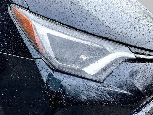 Used 2018 Toyota RAV4 LE w/ All Weather Liner Package AWD/4WD image 27
