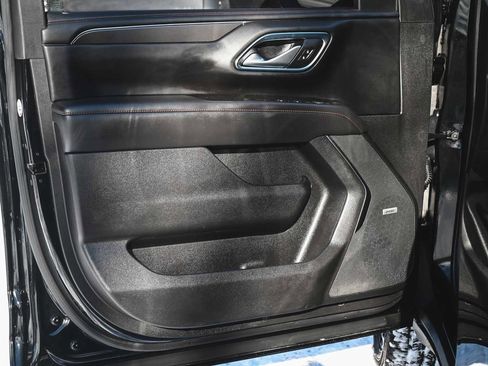 Used 2022 Chevrolet Suburban RST w/ Luxury Package image 7