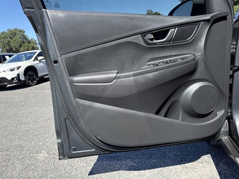 Used 2021 Hyundai Kona SE image 12