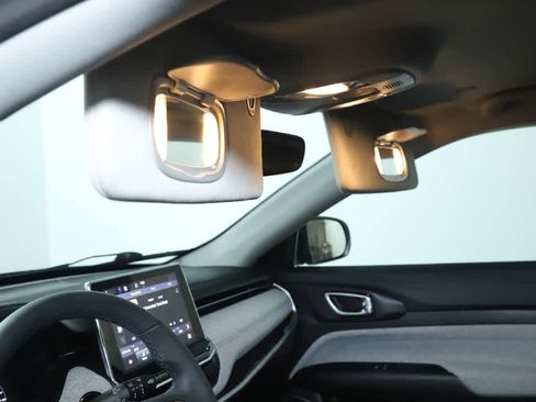 Used 2022 Jeep Compass Latitude image 18