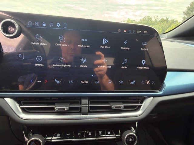 Used 2024 Chevrolet Equinox EV LT FWD image 32