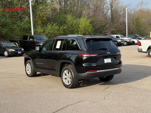 Used 2023 Jeep Grand Cherokee Limited image 3
