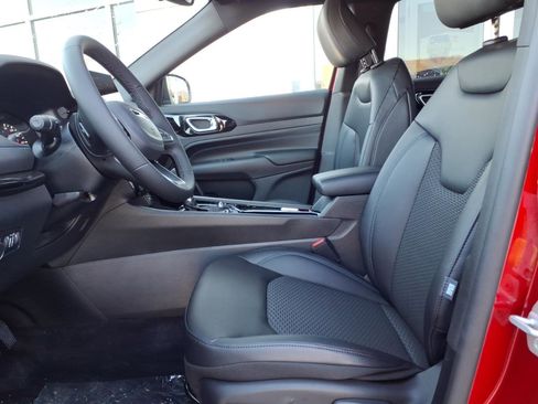 New 2026 Jeep Compass Latitude image 9