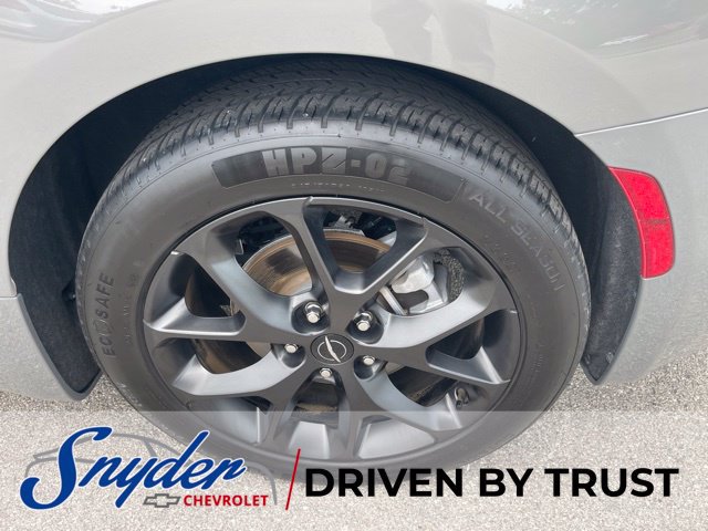 Used 2025 Chrysler Pacifica Limited FWD image 32