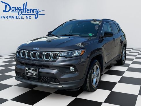 Used 2024 Jeep Compass Latitude AWD/4WD image 1