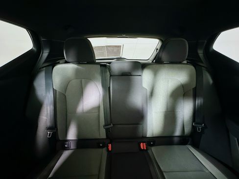 Used 2025 Volvo XC40 B5 Core image 30