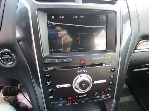 Used 2018 Ford Explorer Platinum AWD/4WD image 12