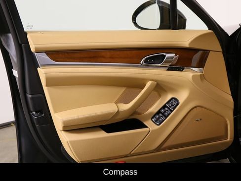 Used 2016 Porsche Panamera S image 18