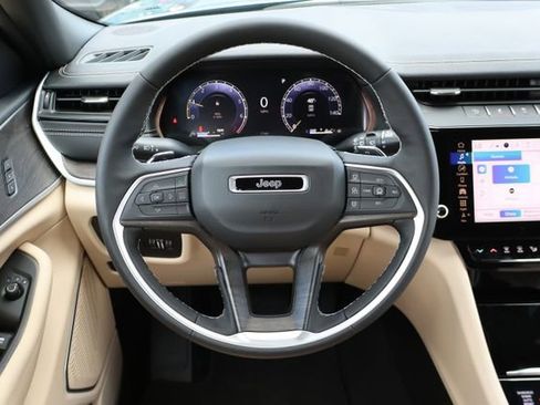 New 2026 Jeep Grand Cherokee L Limited w/ Luxury Tech Group II AWD/4WD image 20