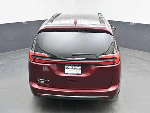 Used 2021 Chrysler Pacifica Touring w/ Cold Weather Group FWD image 37