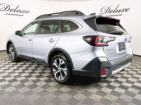 Used 2022 Subaru Outback Limited XT image 4