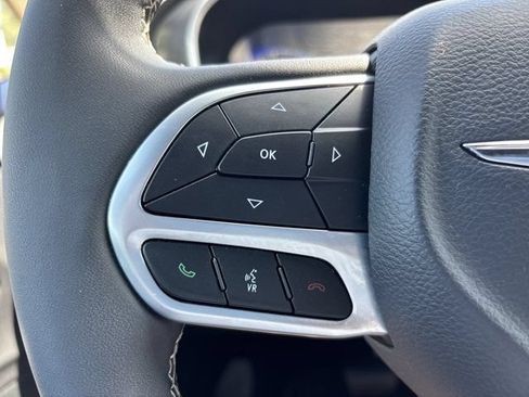 Used 2025 Chrysler Pacifica Select FWD image 29