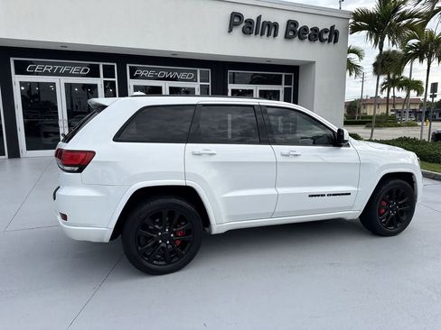 Used 2018 Jeep Grand Cherokee Altitude RWD image 4