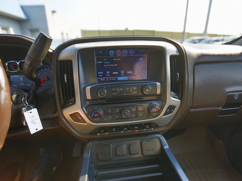 Used 2017 GMC Sierra 1500 SLT w/ SLT Premium Package AWD/4WD image 8