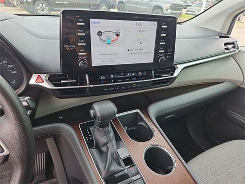 Used 2021 Toyota Sienna LE image 11