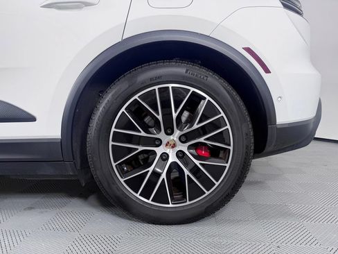 Used 2025 Porsche Macan 4S Electric AWD/4WD image 13