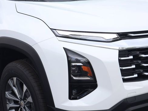 New 2026 Chevrolet Equinox LT w/ Convenience Package II FWD image 3