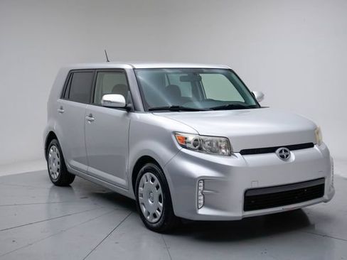 Used 2015 Scion xB FWD image 9