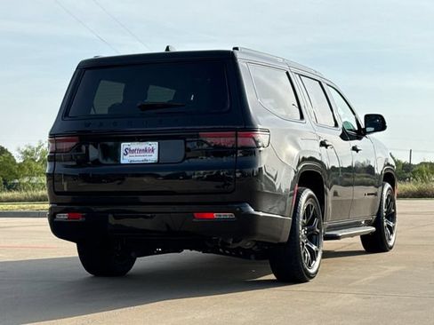 Used 2023 Jeep Wagoneer 4WD image 8