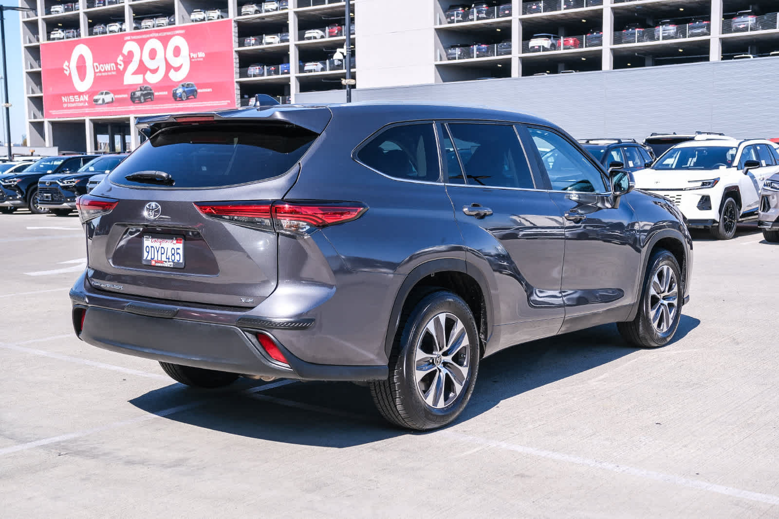 Used 2023 Toyota Highlander XLE FWD image 4