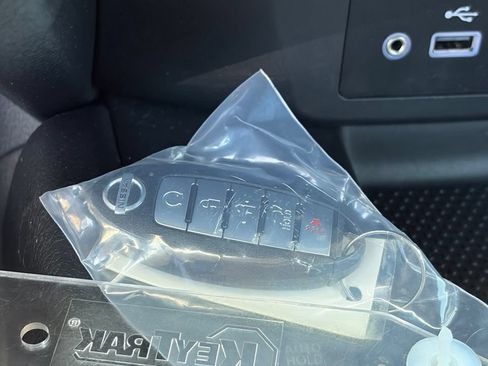 Used 2020 Nissan Rogue SV w/ Premium Package FWD image 13