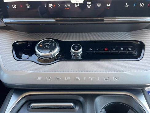 Used 2025 Ford Expedition Active AWD/4WD image 31