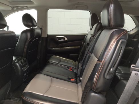 Used 2020 Nissan Pathfinder SL AWD/4WD image 18