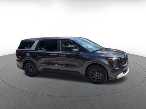 Used 2026 Kia Carnival FWD image 2