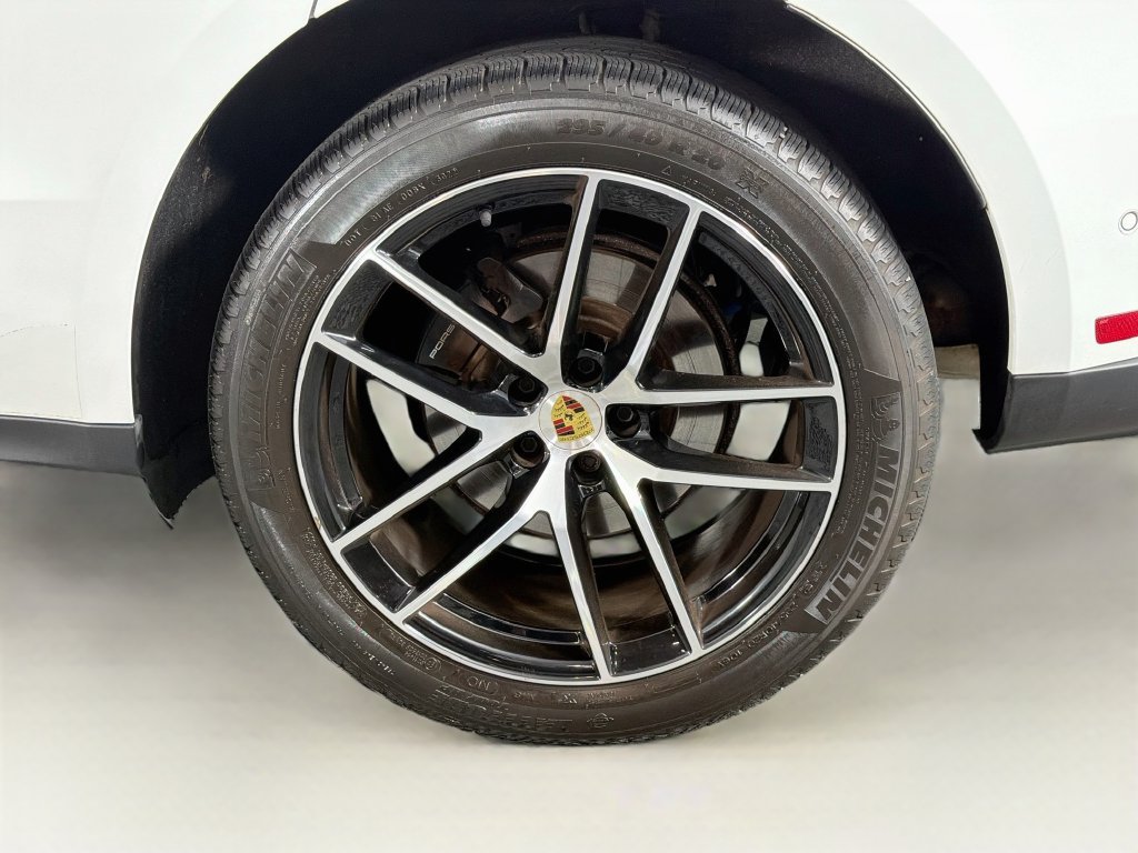 Certified 2023 Porsche Macan AWD/4WD image 33