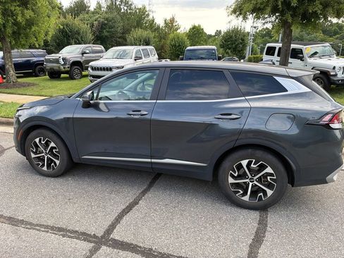 Used 2024 Kia Sportage EX FWD image 3