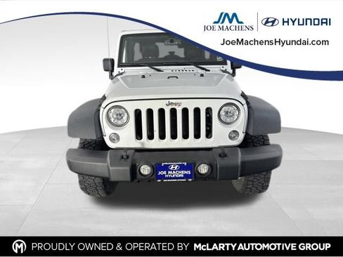 Used 2017 Jeep Wrangler Unlimited Rubicon AWD/4WD image 3
