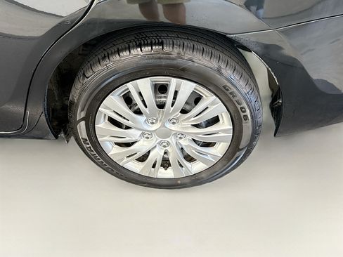 Used 2018 Toyota Corolla LE FWD image 11