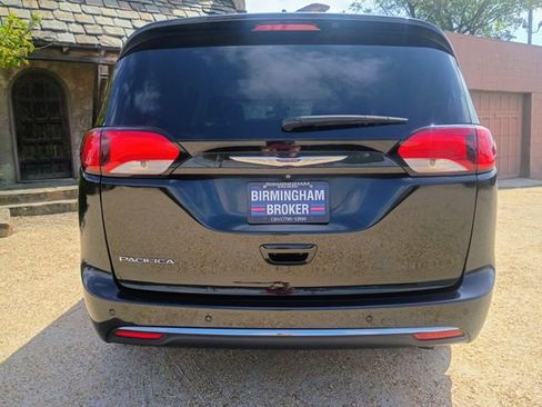 Used 2020 Chrysler Pacifica Touring-L Plus w/ Tire & Wheel Group image 10