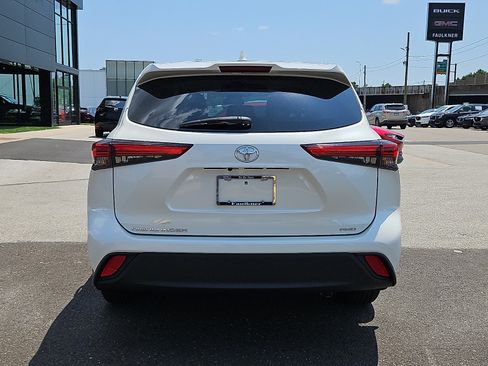Used 2020 Toyota Highlander L AWD/4WD image 5
