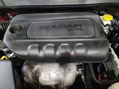 Used 2019 Jeep Cherokee Limited FWD image 30