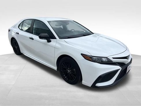 Used 2022 Toyota Camry SE FWD image 8